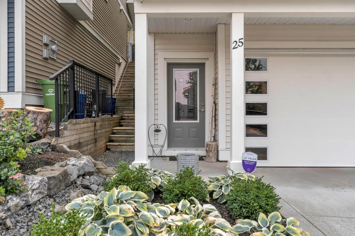 Living Room Photo of 25 47042 Macfarlane Place, Chilliwack, BC