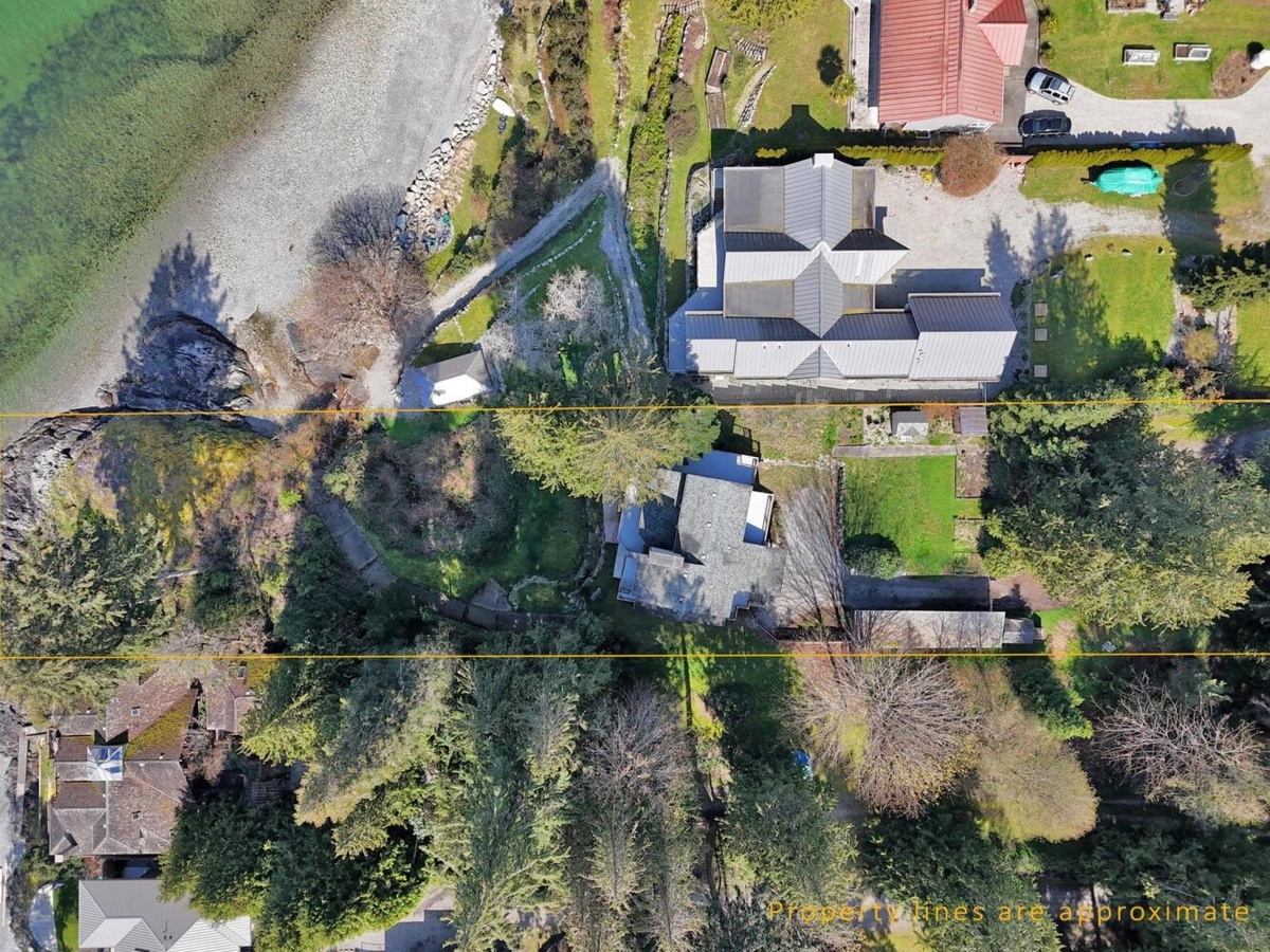 Community Amenities Photo (Clubhouse) of 8429 Redrooffs Road, Halfmoon Bay, BC