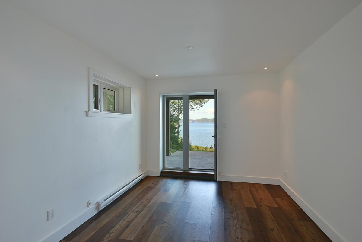 Entry Foyer Photo of 8429 Redrooffs Road, Halfmoon Bay, BC