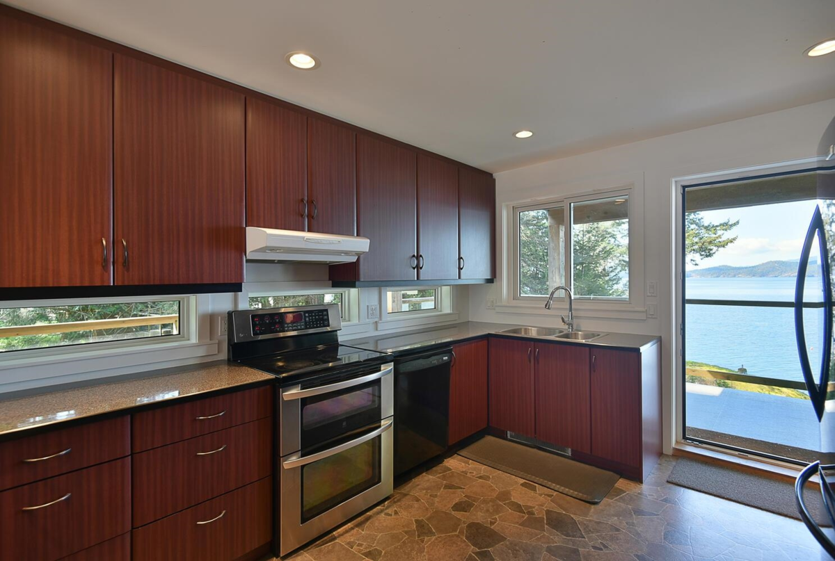 Kitchen Island Photo of 8429 Redrooffs Road, Halfmoon Bay, BC