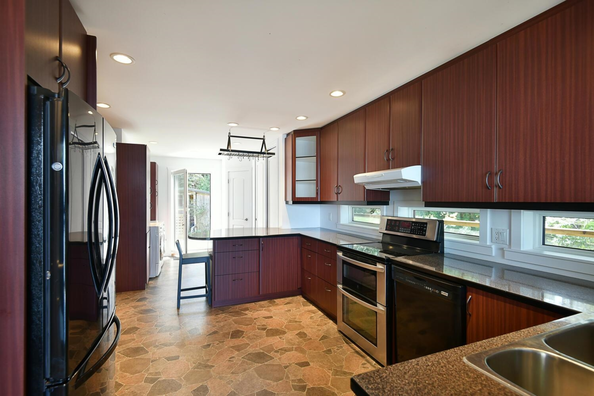Kitchen Photo of 8429 Redrooffs Road, Halfmoon Bay, BC