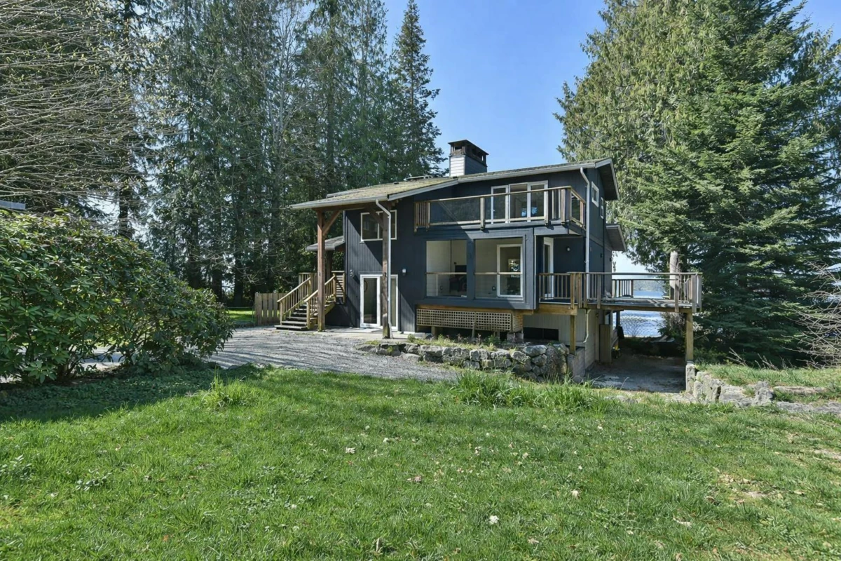 Living Room Photo of 8429 Redrooffs Road, Halfmoon Bay, BC