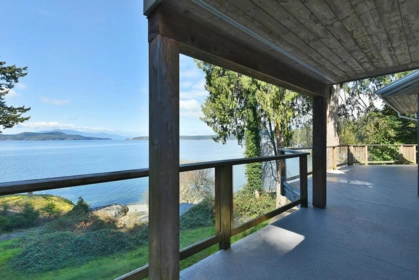 8429 Redrooffs Road, Halfmoon Bay, BC, Halfmoon Bay — Single Family Residence for sale