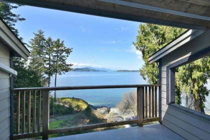 Guest Bathroom Photo of 8429 Redrooffs Road, Halfmoon Bay, BC