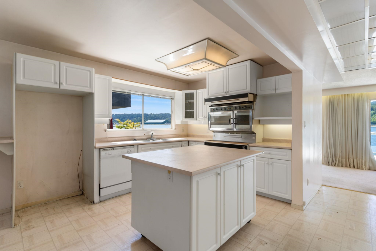 Guest Bathroom Photo of 1208 Alderside Road, Port Moody, BC