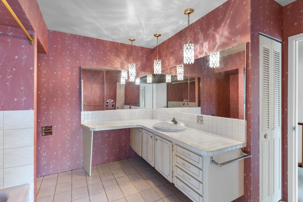 Primary Bathroom Photo of 1208 Alderside Road, Port Moody, BC