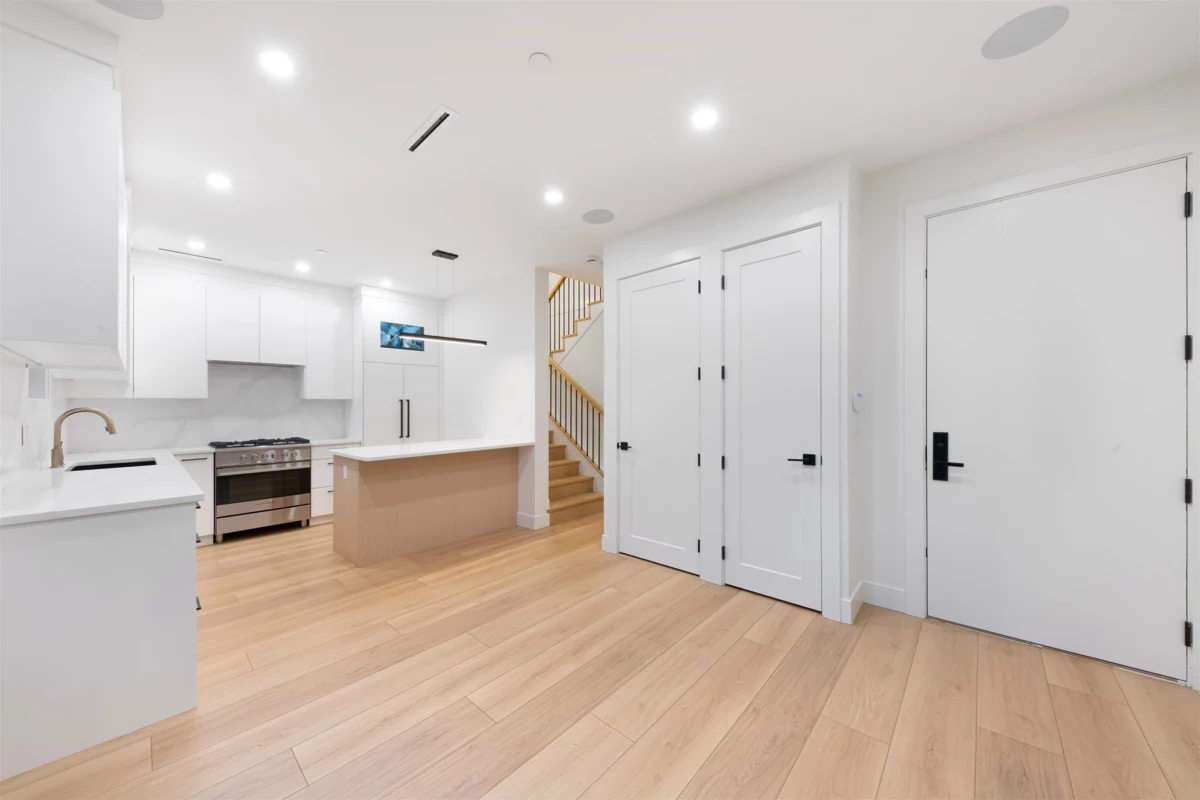 Dining Area Photo of 2 5315 Inverness Street, Vancouver, BC