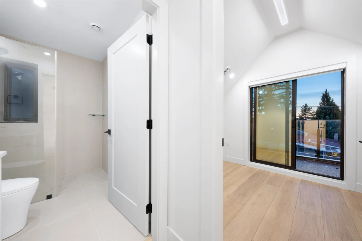 Hallway Photo of 2 5315 Inverness Street, Vancouver, BC