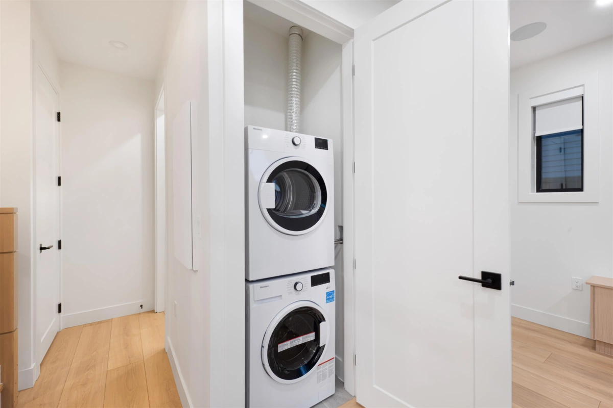 Primary Bathroom Photo of 2 5315 Inverness Street, Vancouver, BC