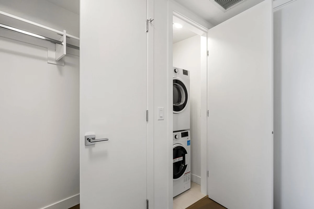 Backyard Photo of 1108 1588 Johnston Road, White Rock, BC