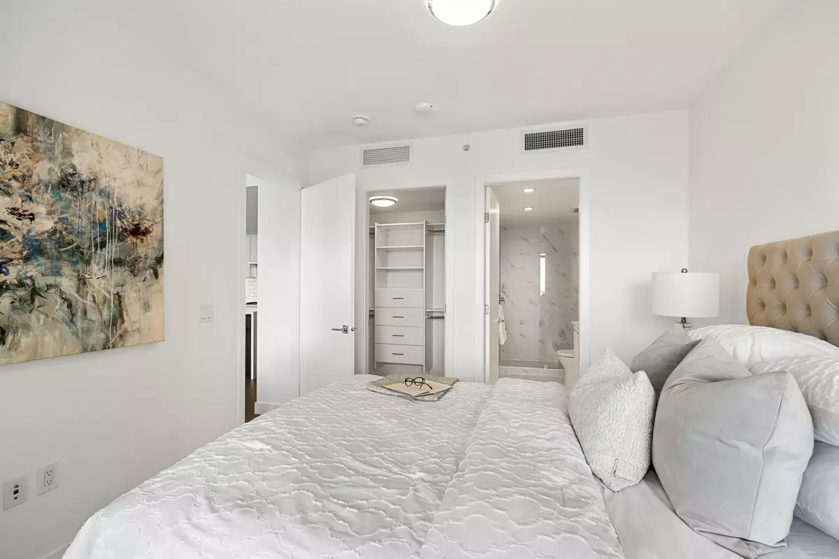 Hallway Photo of 1108 1588 Johnston Road, White Rock, BC