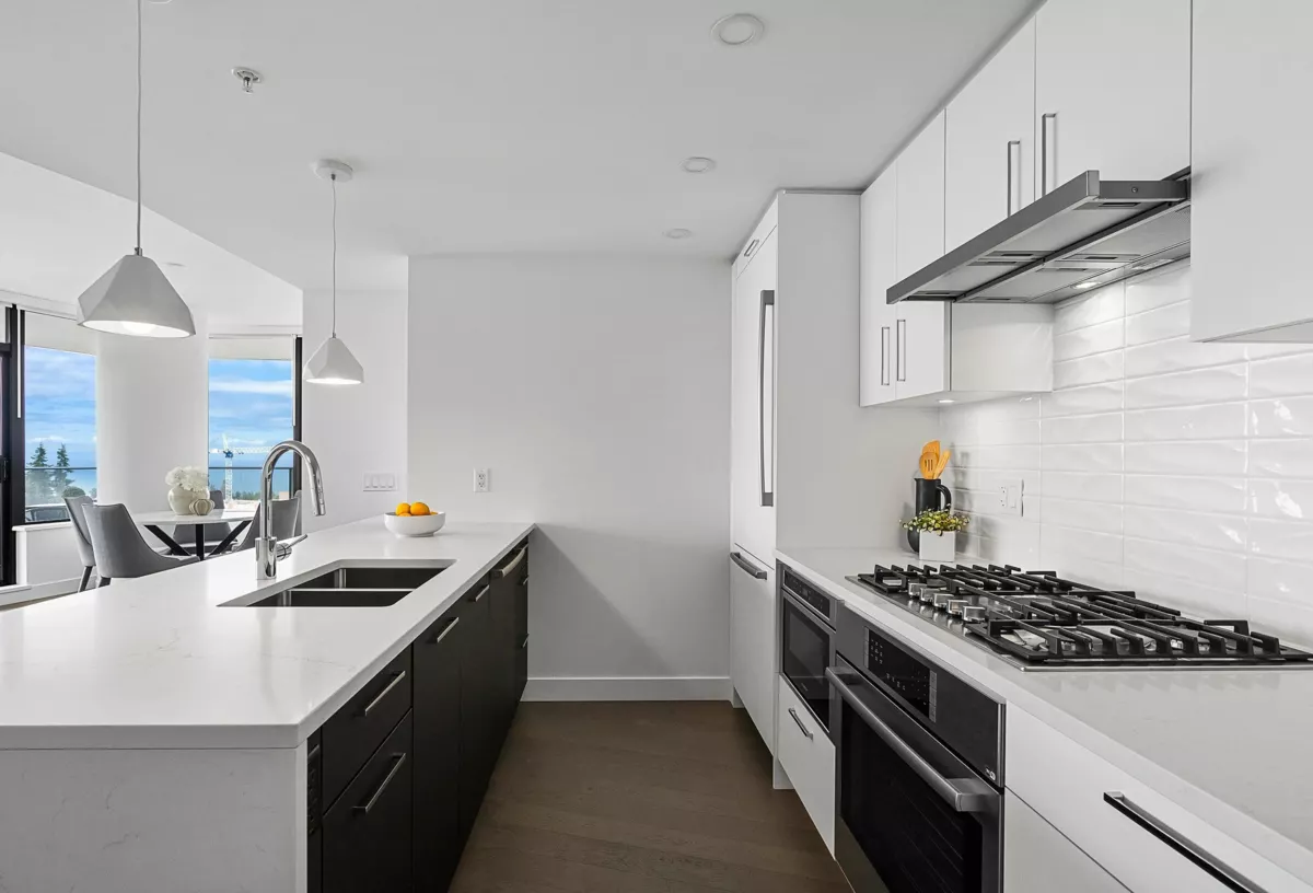 Kitchen Island Photo of 1108 1588 Johnston Road, White Rock, BC