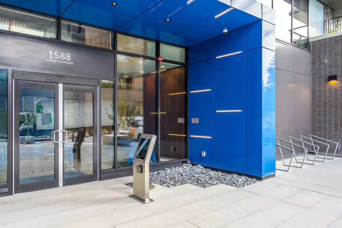 Living Room Photo of 1108 1588 Johnston Road, White Rock, BC