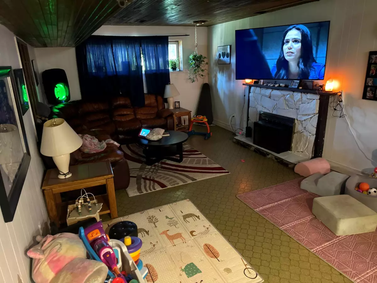 Basement Recreation Room Photo of 32915 3rd Avenue, Mission, BC