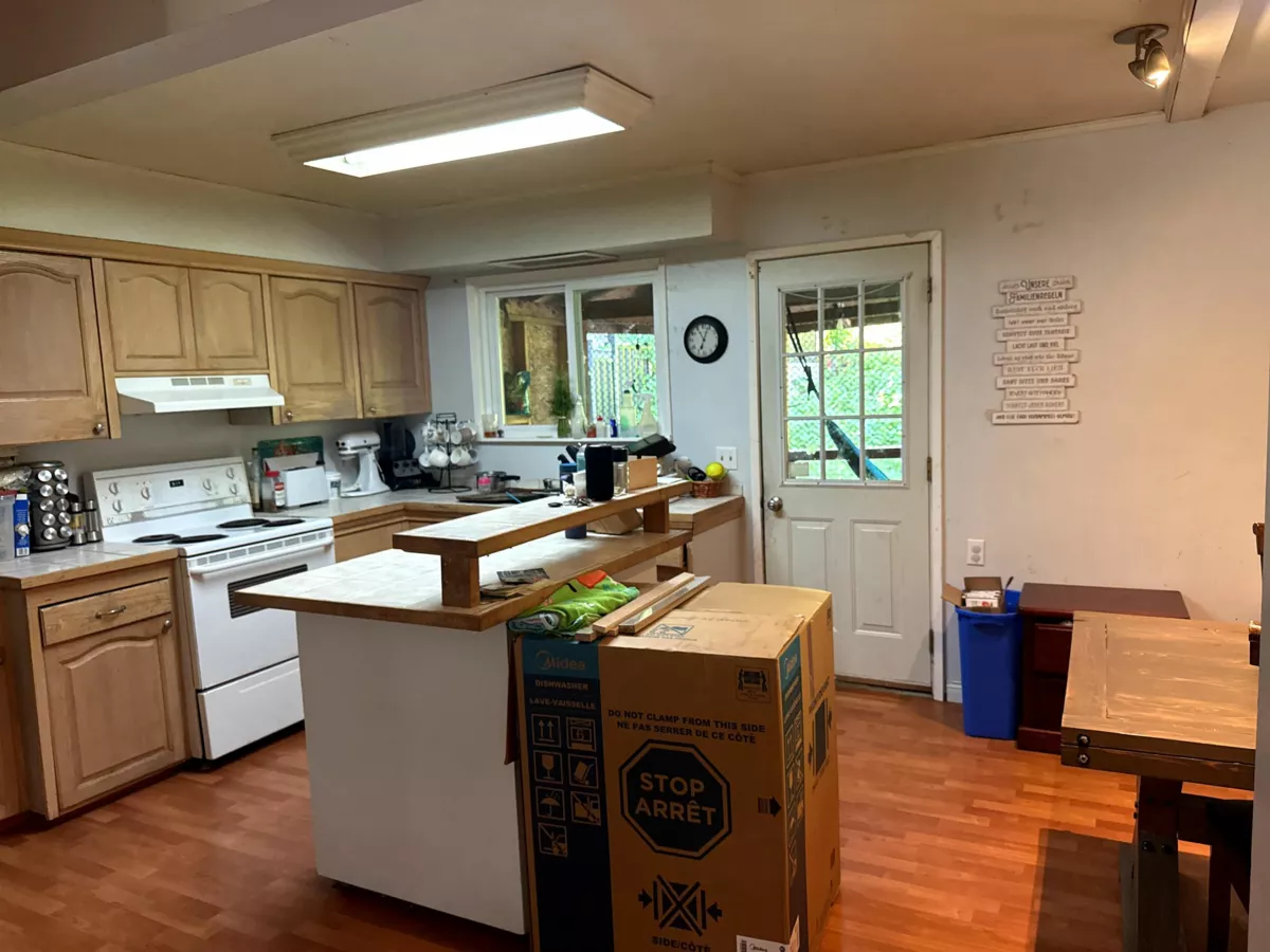 Breakfast Nook Photo of 32915 3rd Avenue, Mission, BC