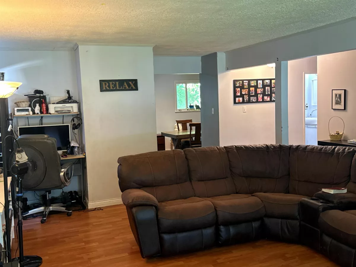 Kitchen Island Photo of 32915 3rd Avenue, Mission, BC
