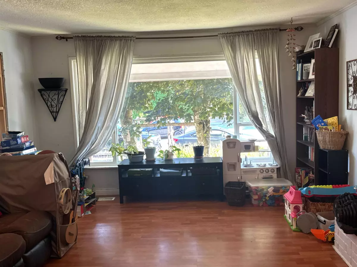 Kitchen Photo of 32915 3rd Avenue, Mission, BC