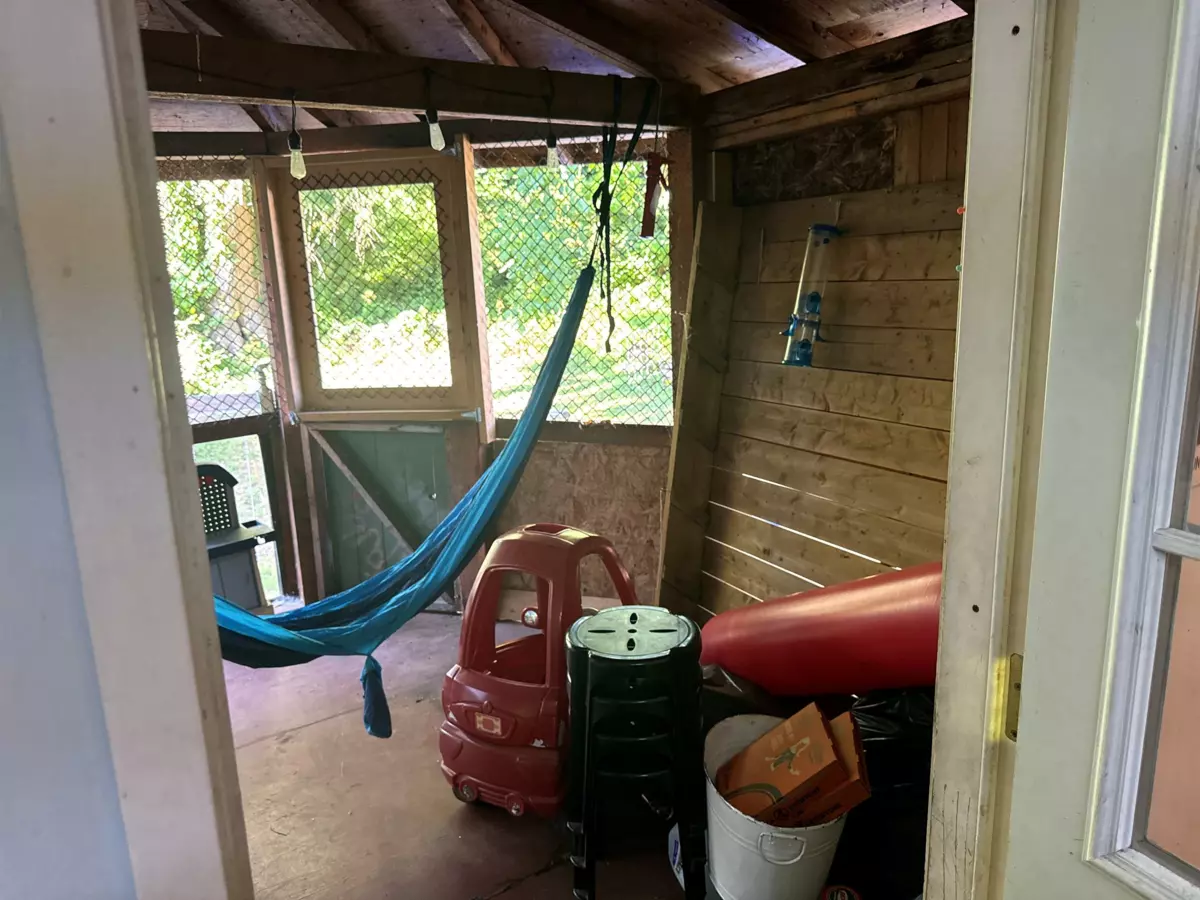Powder Room Photo of 32915 3rd Avenue, Mission, BC
