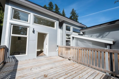 Entry Foyer Photo of 5977 Shoal Way, Sechelt, BC