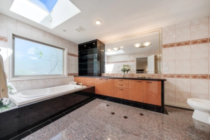 Entry Foyer Photo of 7088 Wiltshire Street, Vancouver, BC