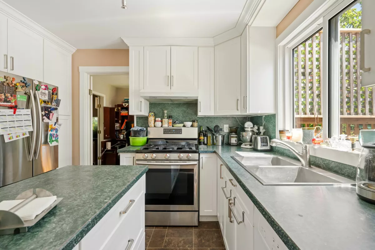 Walk-In Closet Photo of 20820 51 Avenue, Langley, BC