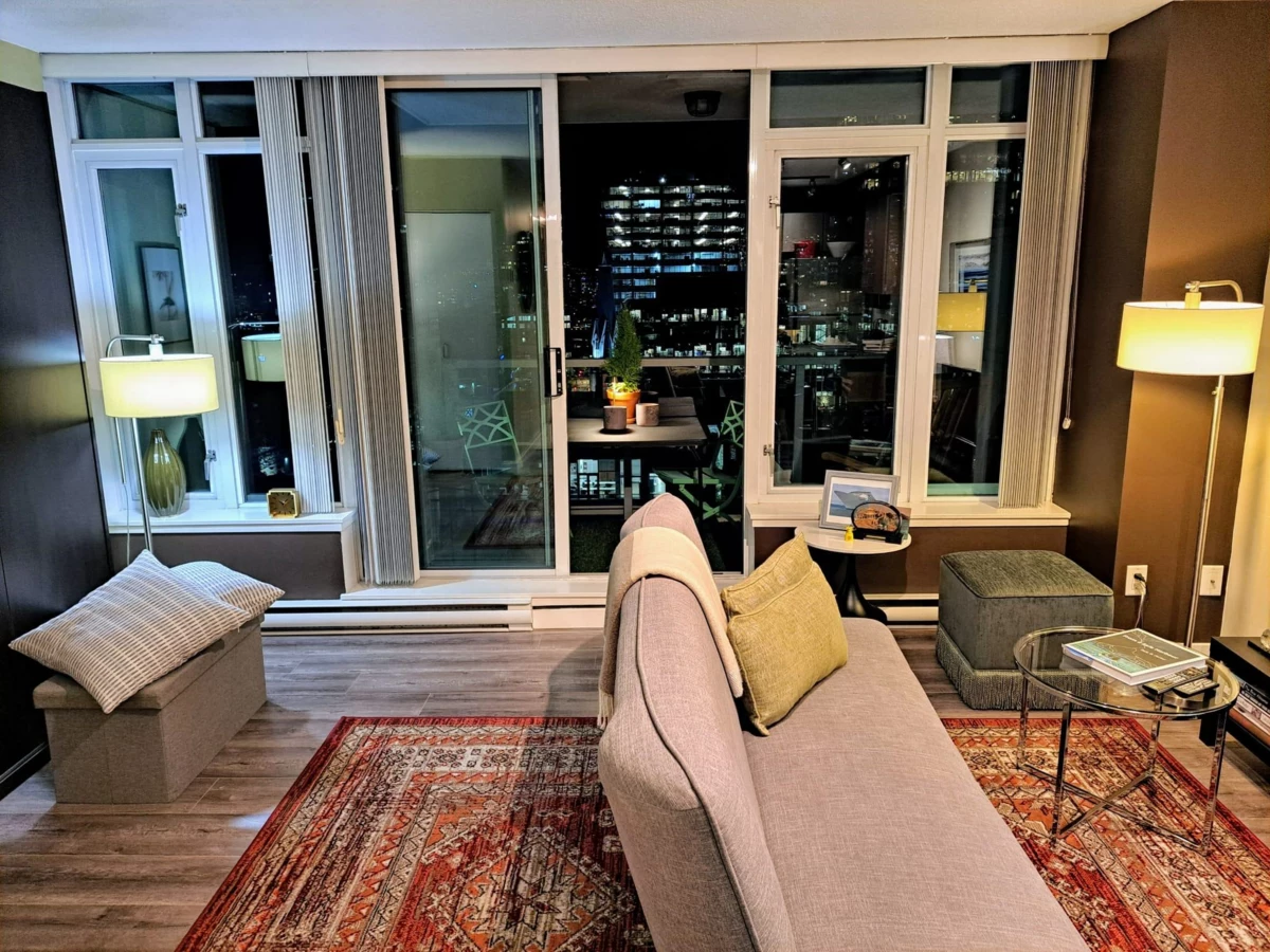 Family Room Photo of 1611 610 Granville Street, Vancouver, BC