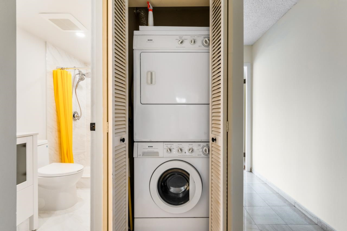 Primary Bathroom Photo of 4A 1568 W 12th Avenue, Vancouver, BC