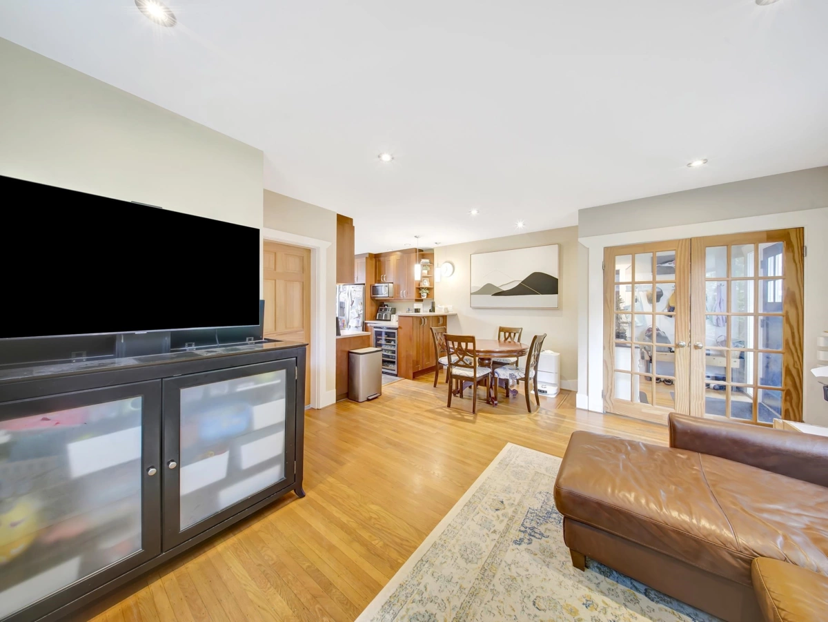 Breakfast Nook Photo of 2770 W 5th Avenue, Vancouver, BC