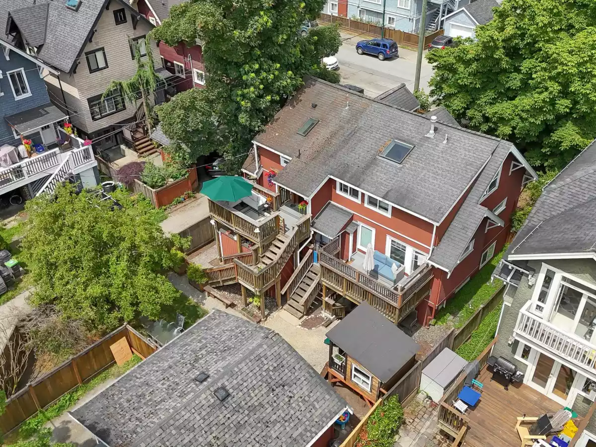 Living Room Photo of 2770 W 5th Avenue, Vancouver, BC