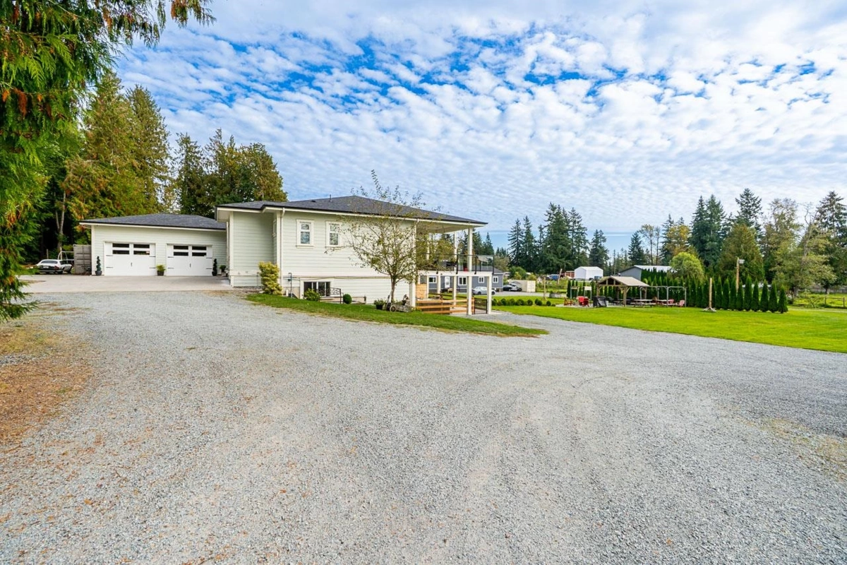 Kitchen Photo of 934 248 Street, Langley, BC