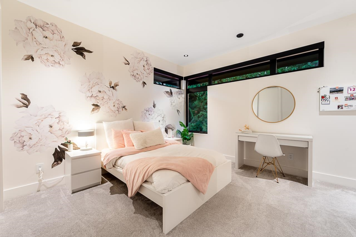 Entry Foyer Photo of 12551 22 Avenue, Surrey, BC