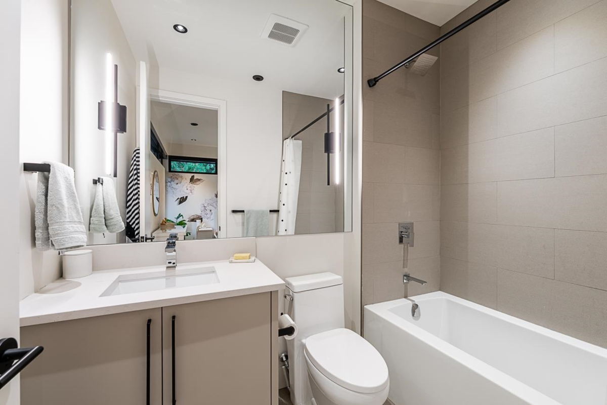 Hallway Photo of 12551 22 Avenue, Surrey, BC