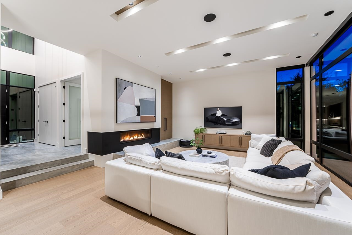 Kitchen Island Photo of 12551 22 Avenue, Surrey, BC