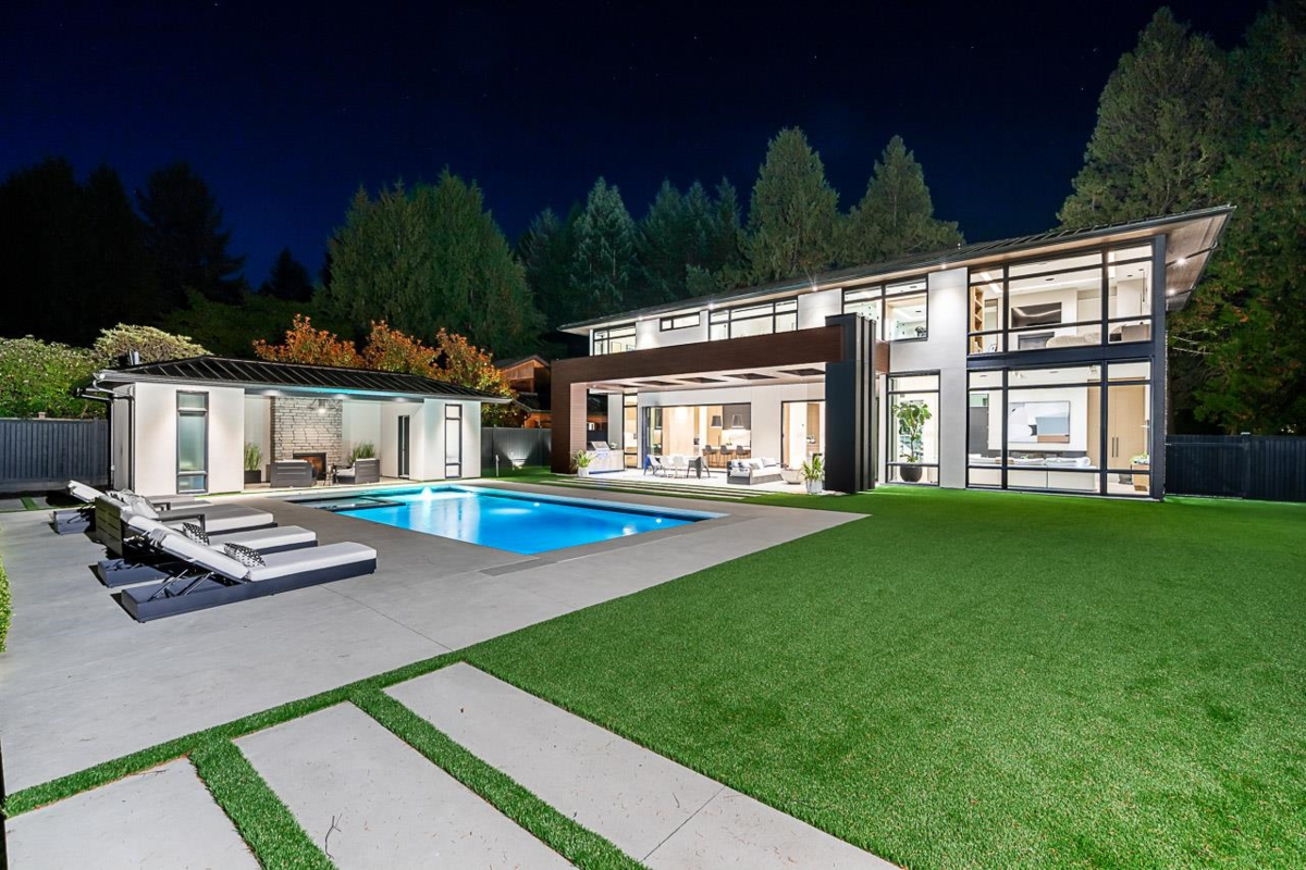 Swimming Pool Photo of 12551 22 Avenue, Surrey, BC