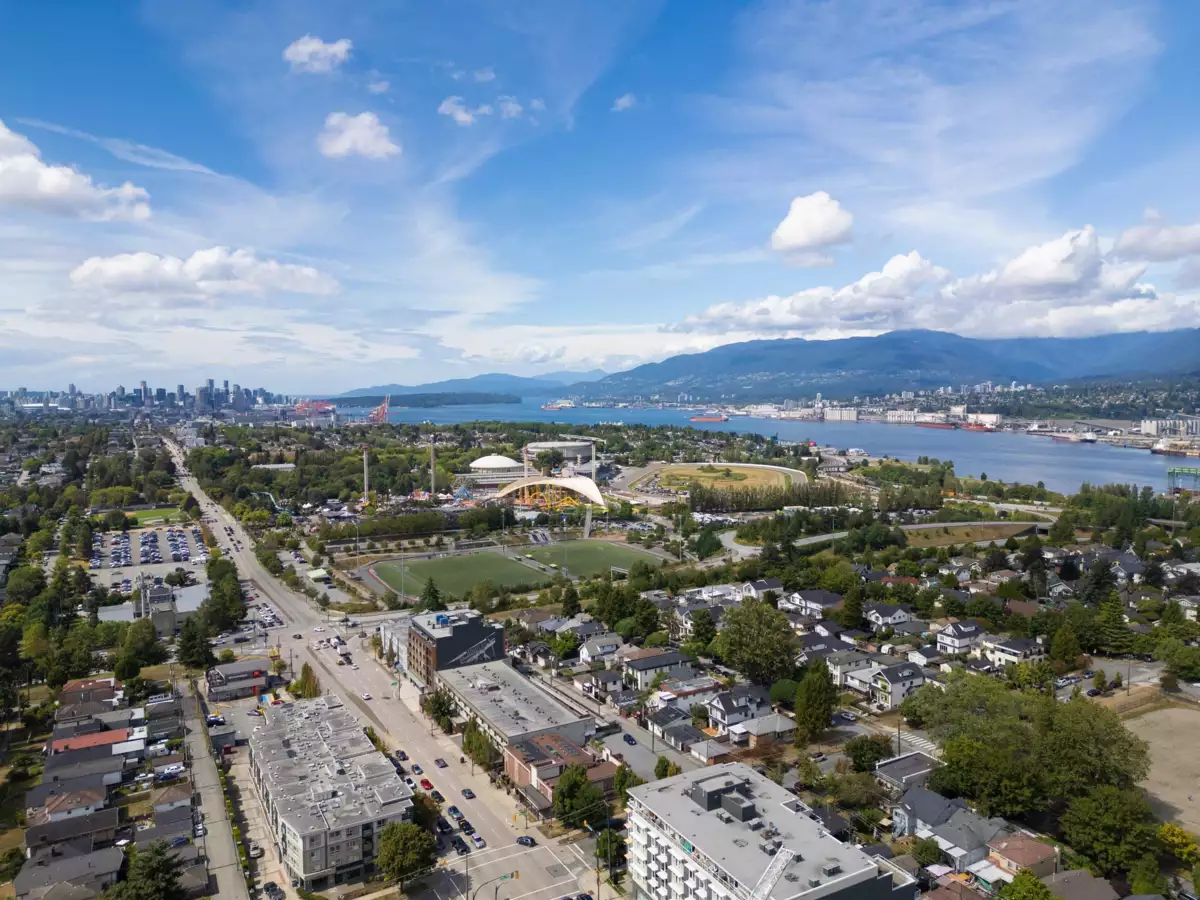 Backyard Photo of 2 3466 Franklin Street, Vancouver, BC