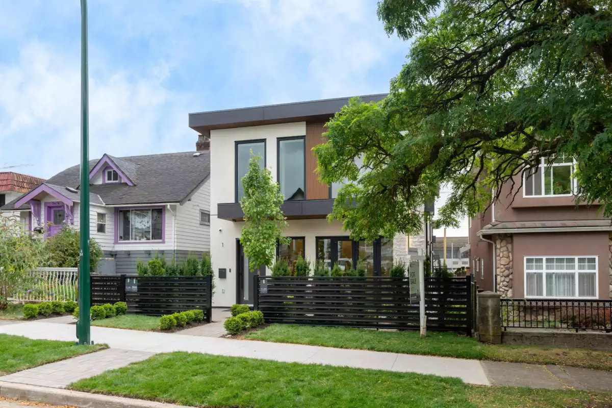 Entry Foyer Photo of 2 3466 Franklin Street, Vancouver, BC