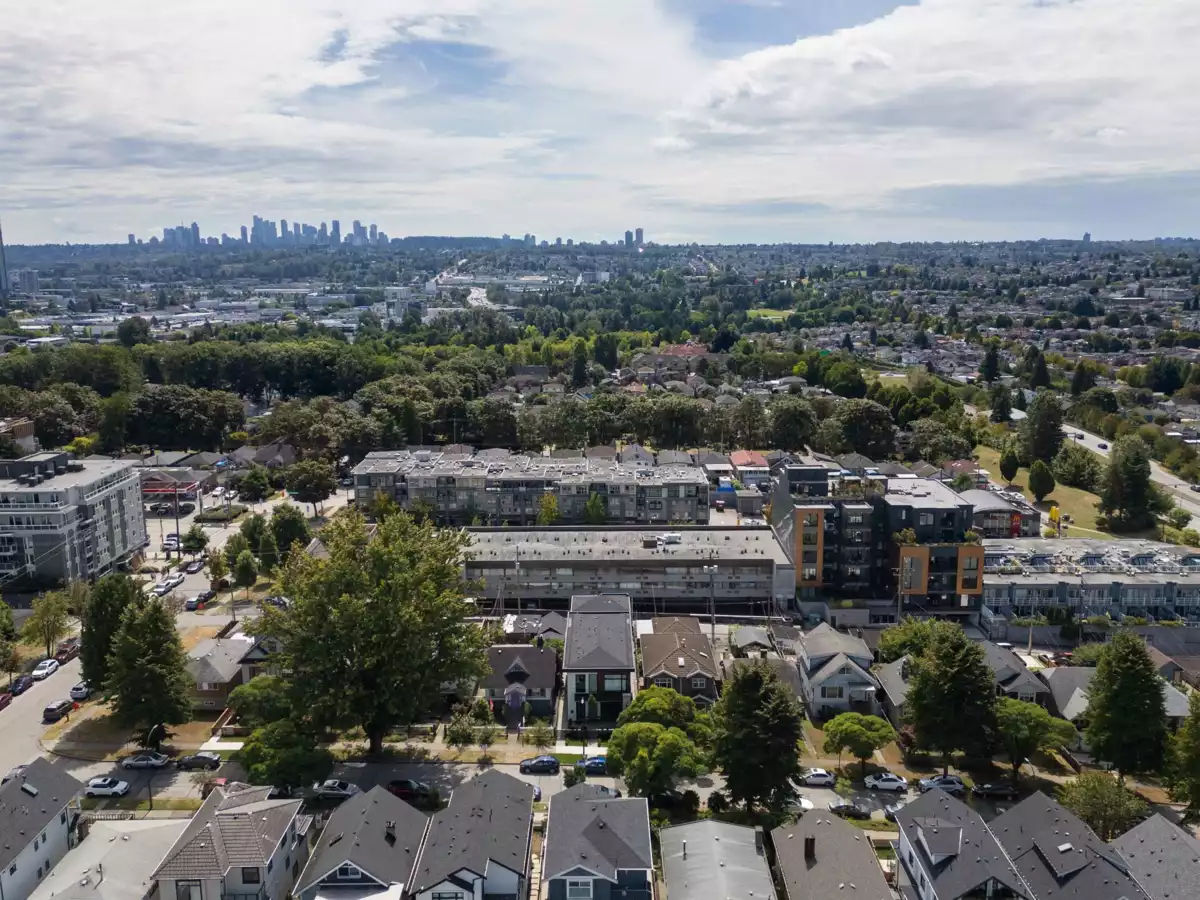 Garage Interior Photo of 2 3466 Franklin Street, Vancouver, BC