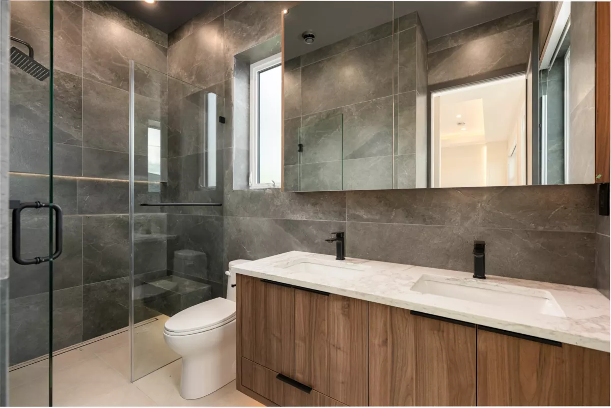 Guest Bathroom Photo of 2 3466 Franklin Street, Vancouver, BC