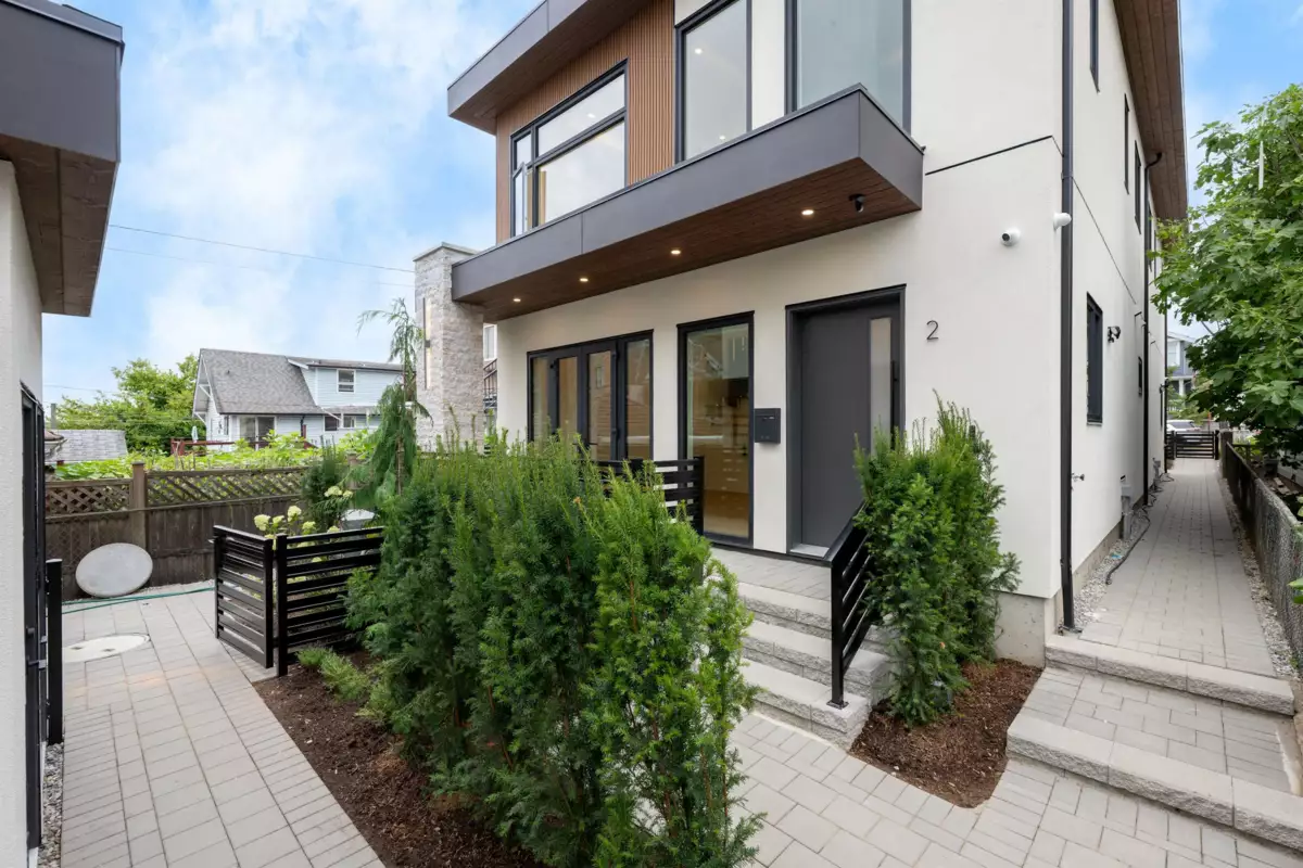 Hallway Photo of 2 3466 Franklin Street, Vancouver, BC