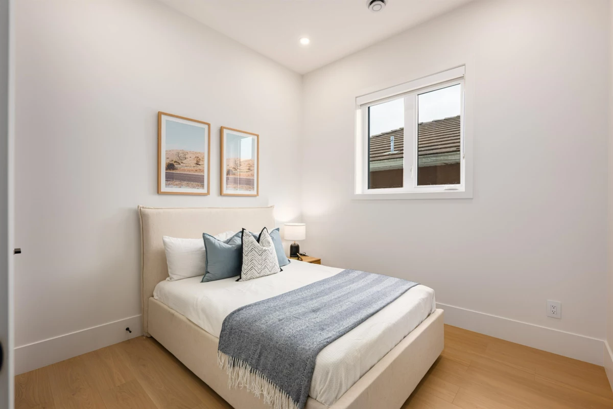Kitchen Island Photo of 2 3466 Franklin Street, Vancouver, BC