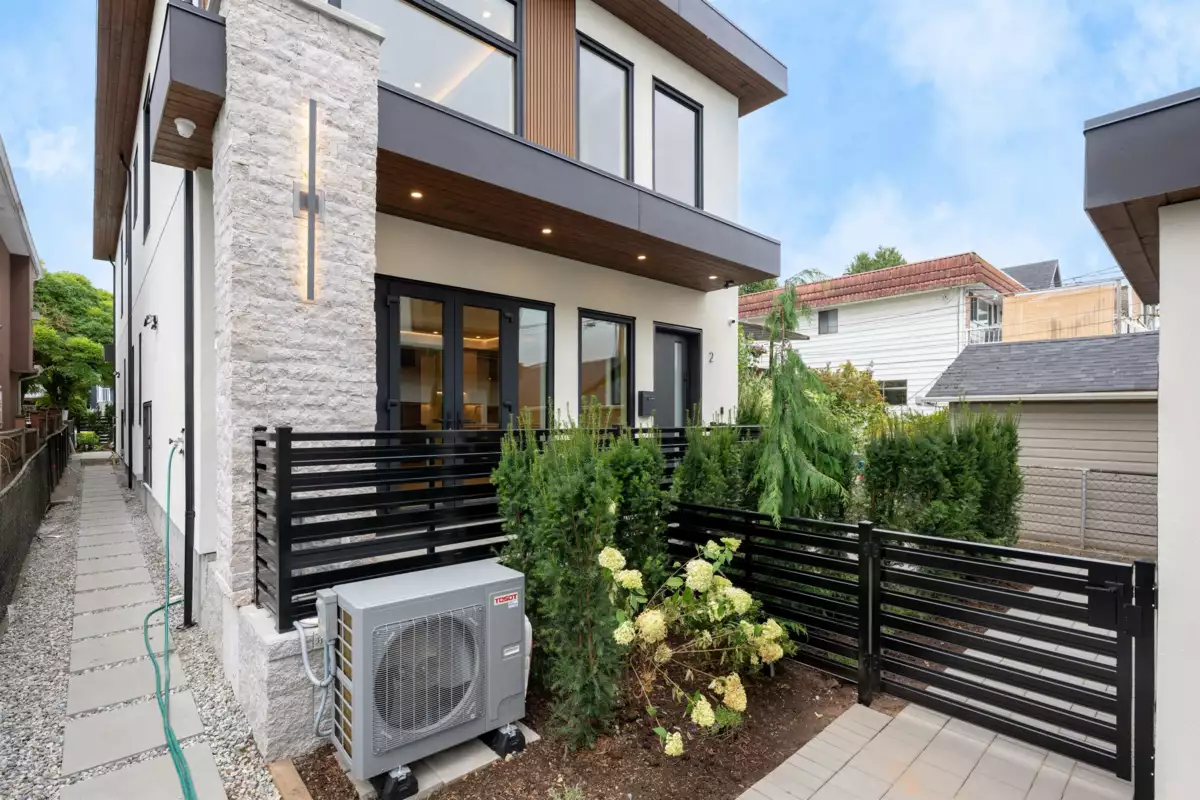 Laundry Room Photo of 2 3466 Franklin Street, Vancouver, BC