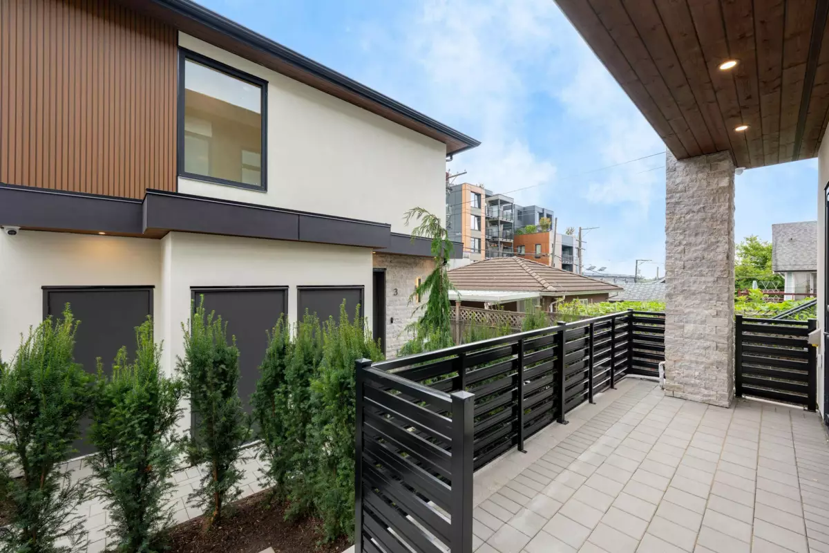 Mudroom Photo of 2 3466 Franklin Street, Vancouver, BC