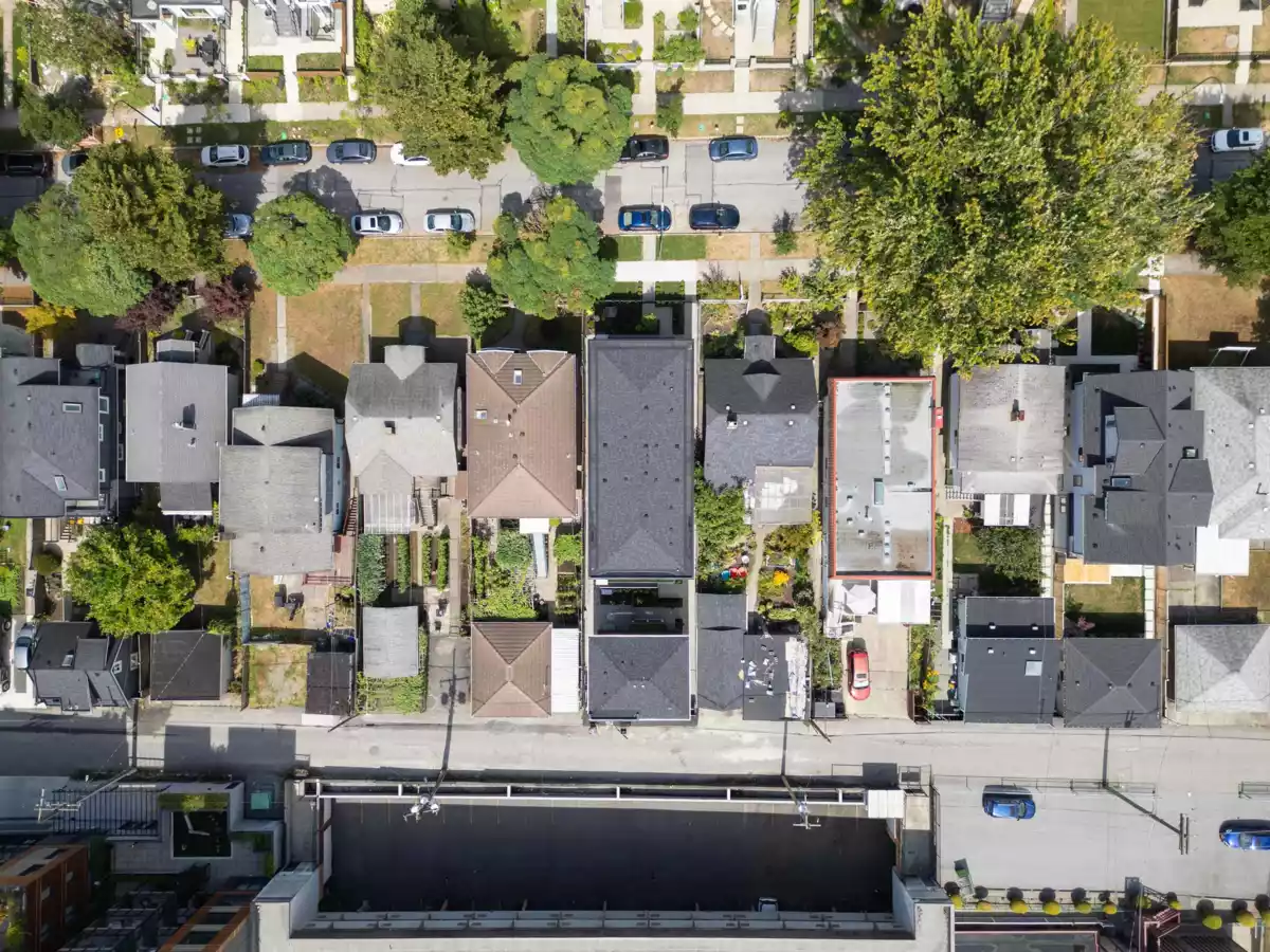 Outdoor Deck Photo of 2 3466 Franklin Street, Vancouver, BC