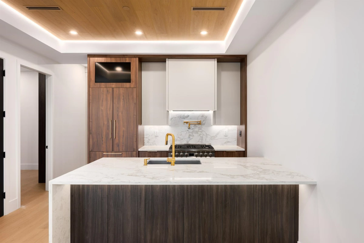 Walk-In Closet Photo of 2 3466 Franklin Street, Vancouver, BC