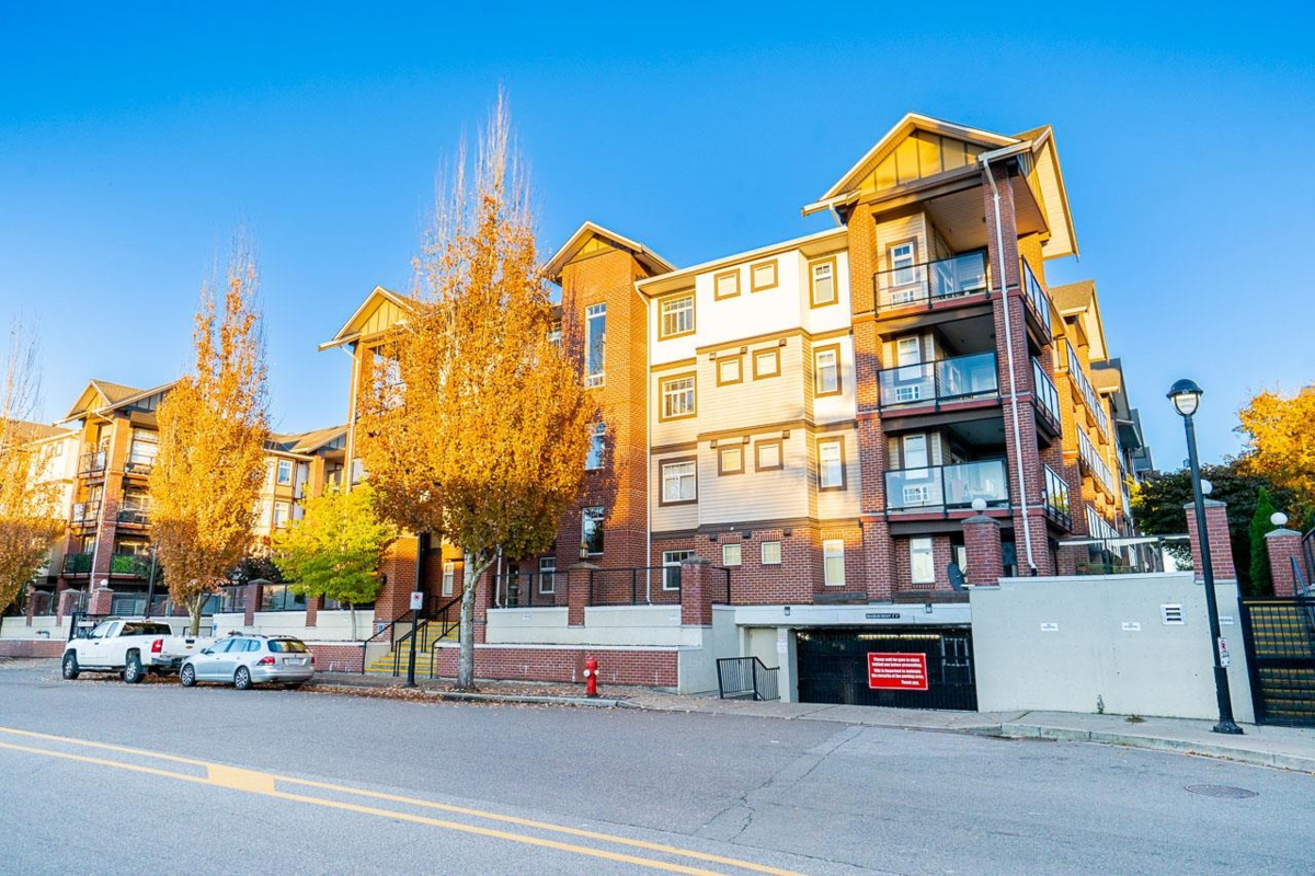 Front Yard Photo of 215 5650 201a Street, Langley, BC