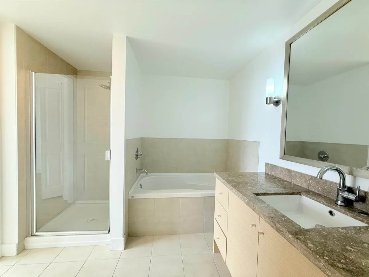 Primary Bathroom Photo of 1301 9188 Cook Road, Richmond, BC