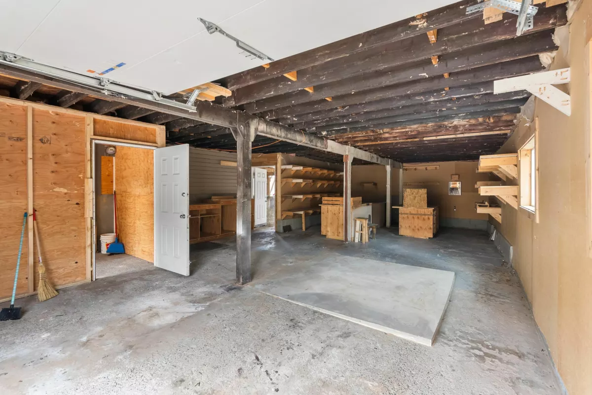 Outdoor Kitchen Photo of 335 Nechiefman Street, No City Value, BC