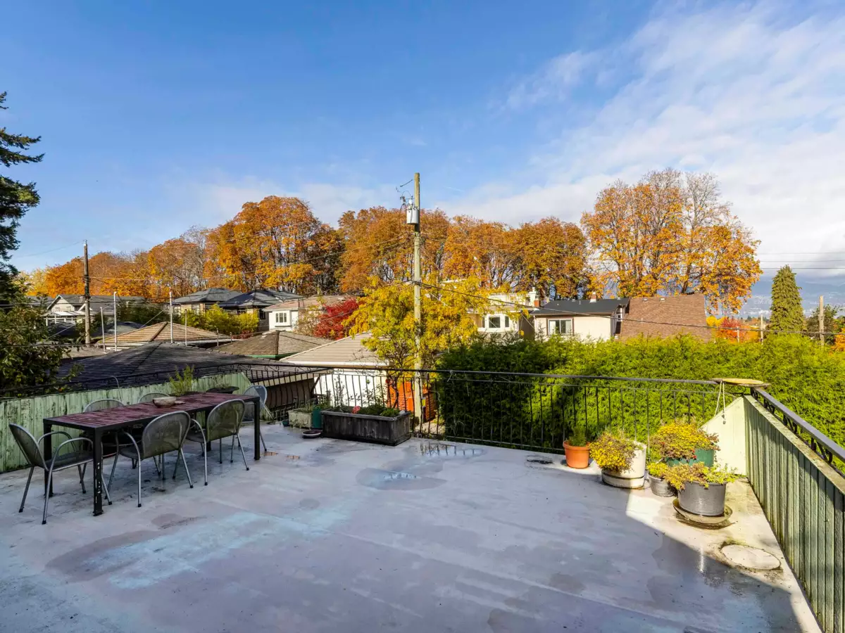 Entry Foyer Photo of 3555 Quadra Street, Vancouver, BC