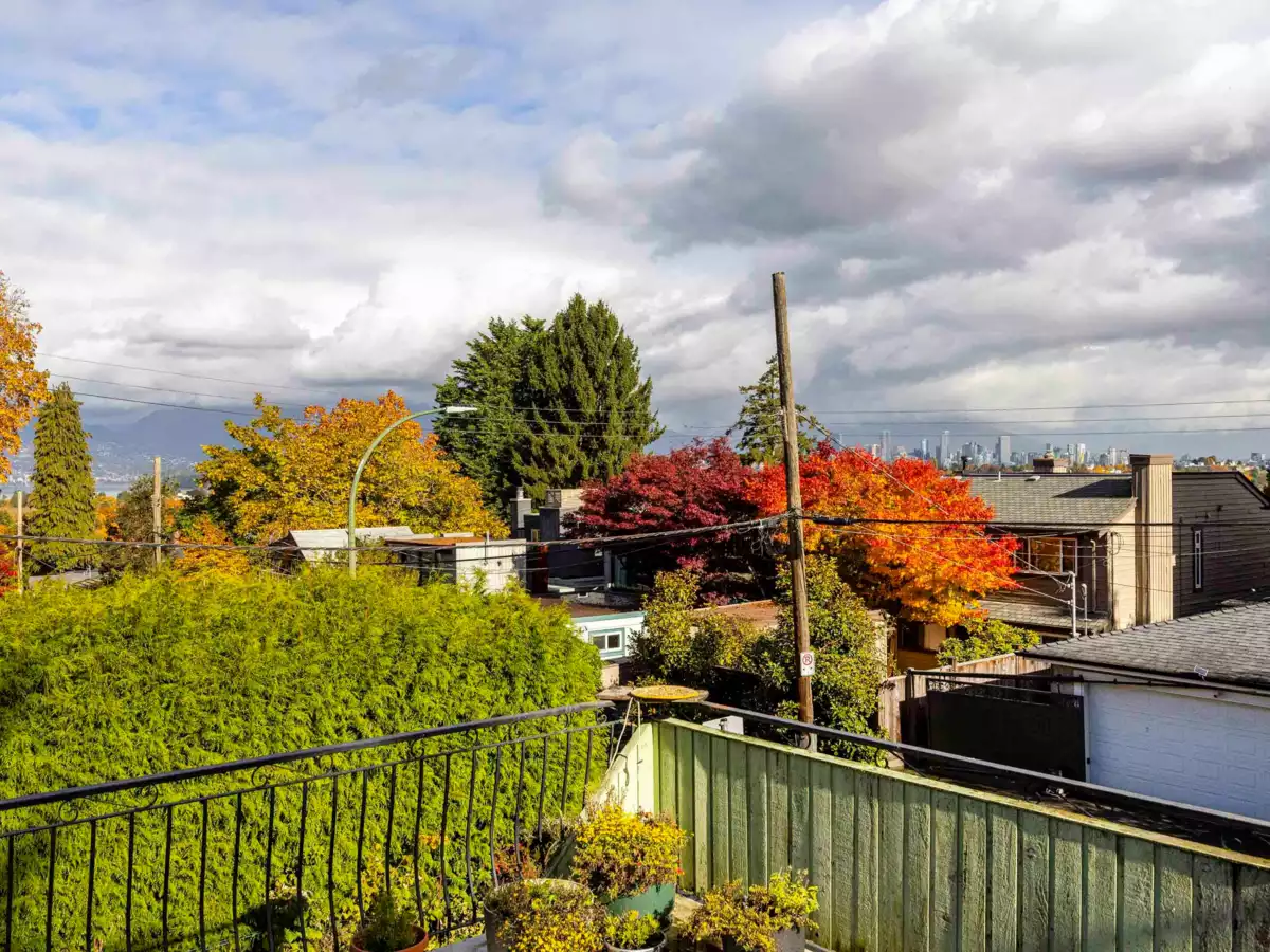 Hallway Photo of 3555 Quadra Street, Vancouver, BC