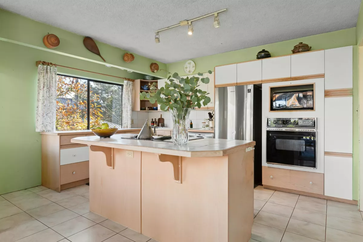 Powder Room Photo of 3555 Quadra Street, Vancouver, BC